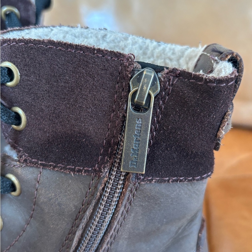 Dr. Martens Amilita J Sherpa Lined Leather Boots Brown Youth Size 2 Fall School - Picture 7 of 11